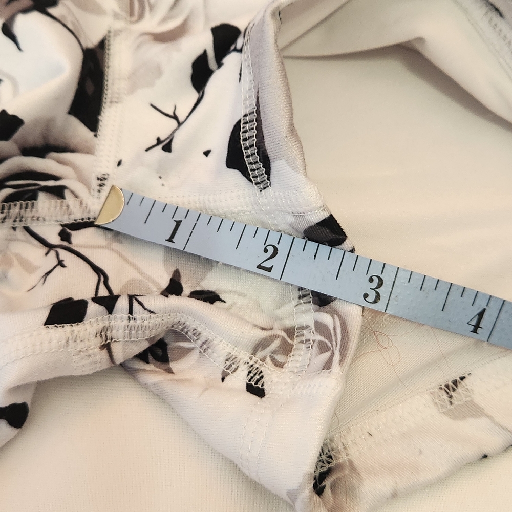 FLEO Moon Rose Mid Rise Black & White Shorts Workout Exercise L - Picture 6 of 10